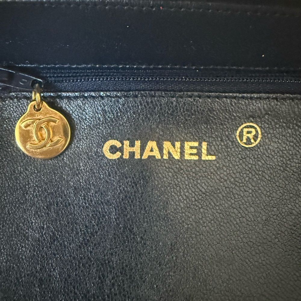 CHANEL Vintage CC Logo Shoulder Purse - Picture 16 of 16